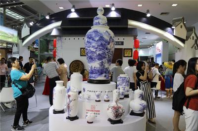 文博會(huì)圓滿(mǎn)落幕 十萬(wàn)余件全球文化產(chǎn)品薈萃，文化活動(dòng)點(diǎn)亮創(chuàng)新之光